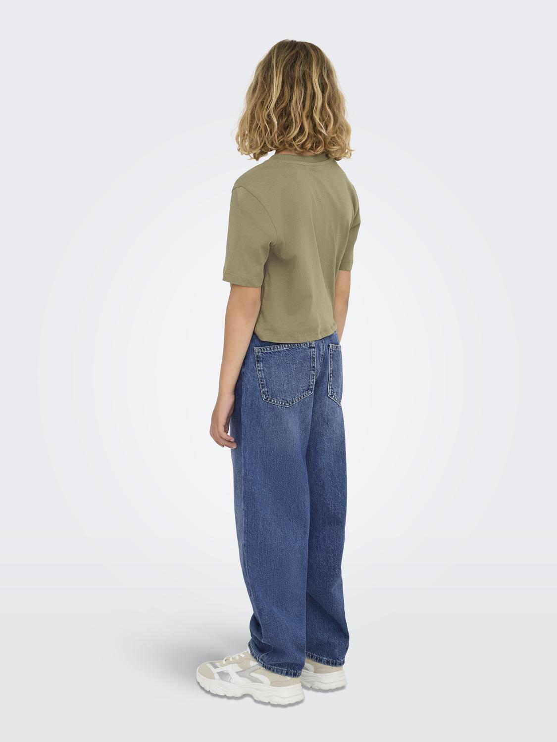 model_shot-back